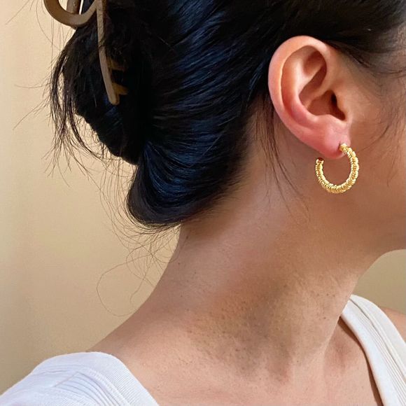 18K Gold Plated Minimalistic String Wired Hoop Earrings - Picture 3 of 6